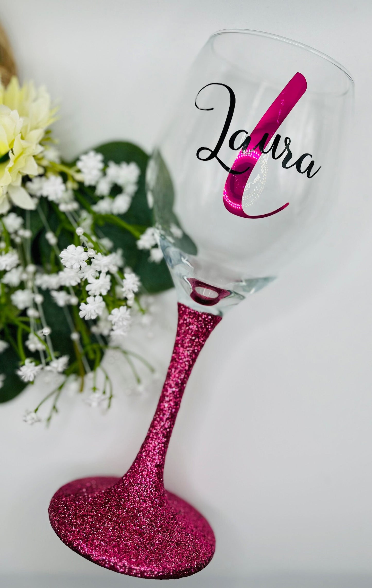 Glitter-bottomed personalised pink wine glass with monogram design. Ideal birthday gift for her – perfect for girls, mum, aunt, nan, gran or grandma. Great for 16th, 18th, 21st, 25th, 30th, 40th, 50th, 60th or 70th celebrations. Custom glass by Winney Hill
