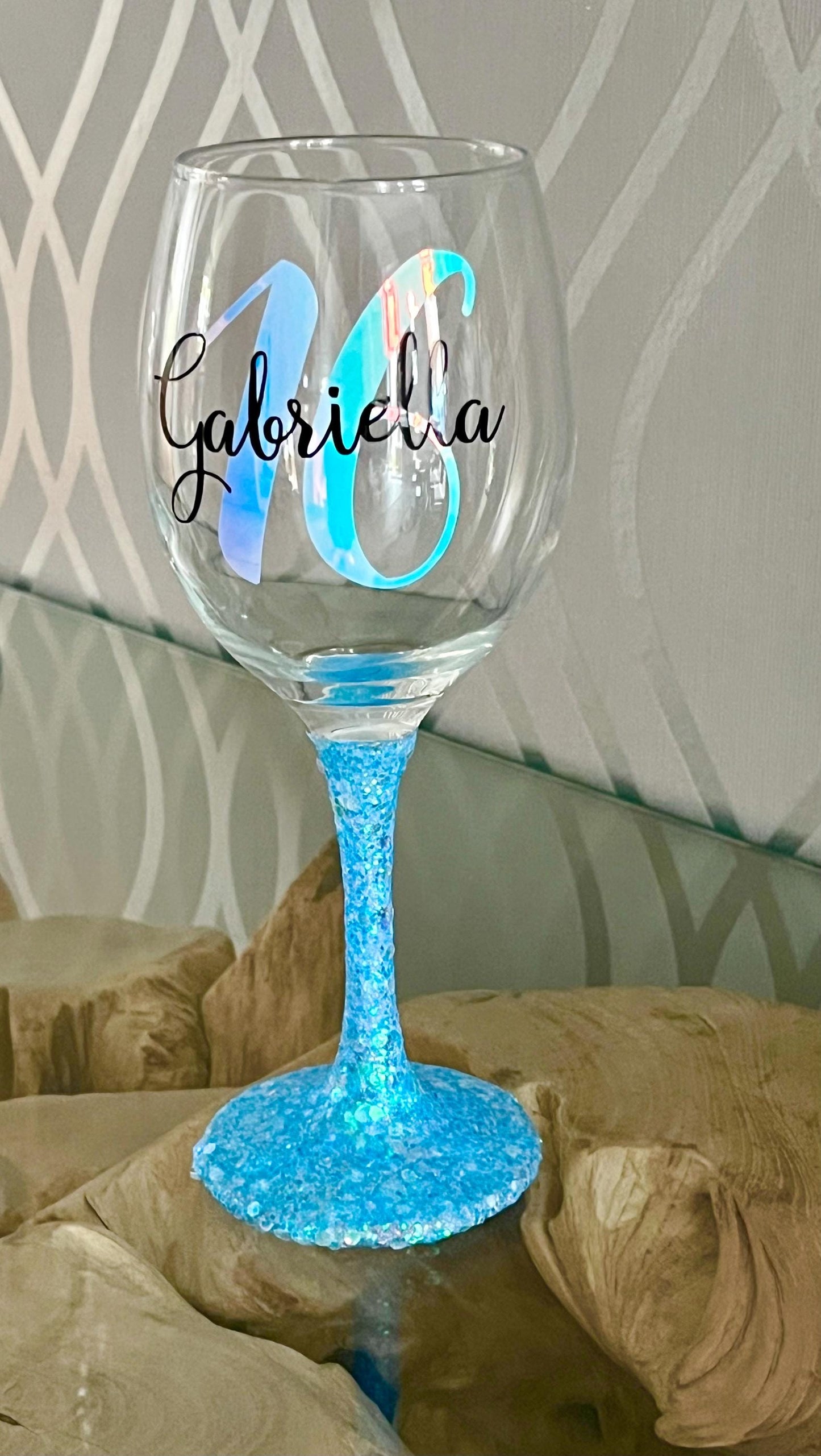 Personalised Birthday Wine Glass for 16 18 21 25 30 40 50 60 70 Gift for girl her mum aunt nan gran grandma.
Winney Hill