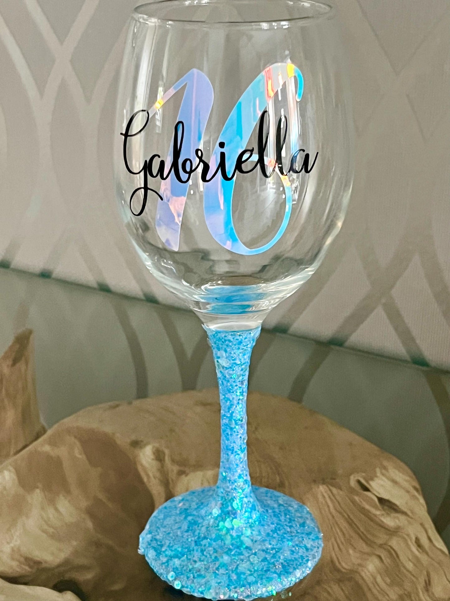 Personalised Birthday Glass for 16 18 21 25 30 40 50 60 70 Gift for girl her mum aunt nan gran grandma.
Winney Hill