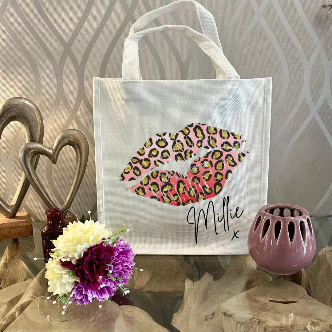 Personalised lips design reusable white linen gift bag with colourful lips pattern and personalised text. Matching mug with red handle and interior, custom name printed. Unique gift for birthdays, Valentine’s, bridal parties, or coffee lovers