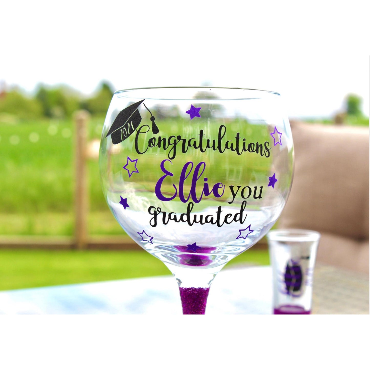 Graduation gift 2025 cePersonalised glitter graduation glass with custom name and year in sparkling vinyl. Ideal graduation gift or party keepsake. Choose from a variety of glitter colours. Perfect for celebrating and commemorating a special achievement in style. Graduation celebration glassware. Celebration gift for 2025