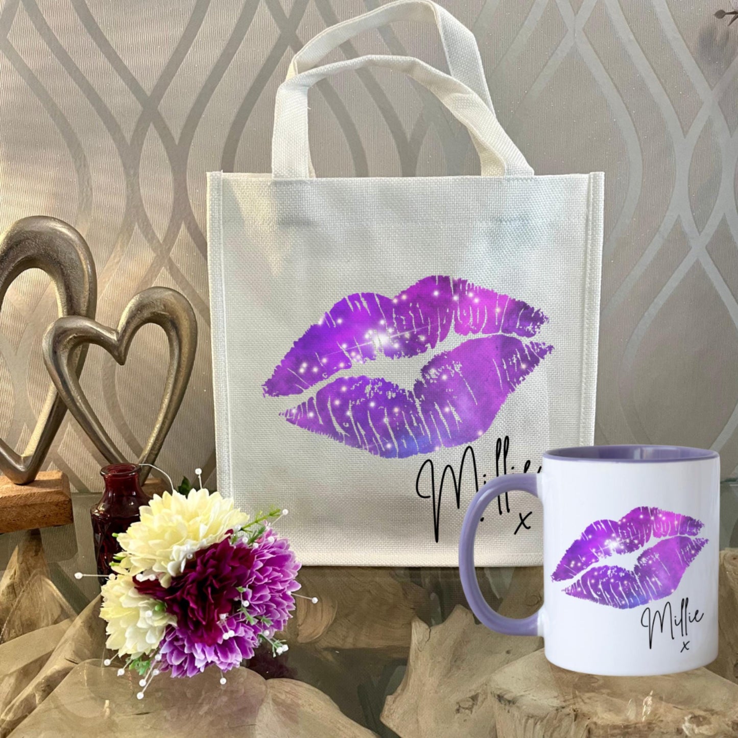 Personalised lips design mug with Purple handle and interior, custom name printed. Includes matching reusable white linen gift bag with colourful lips pattern and personalised text. Unique gift for birthdays, Valentine’s, bridal parties, or coffee lovers