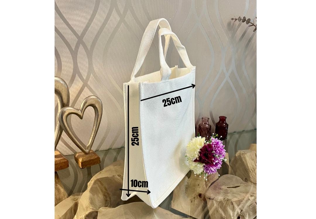 White linen bag showing the giftbags dimensions. 25cmx25cmx10cm.