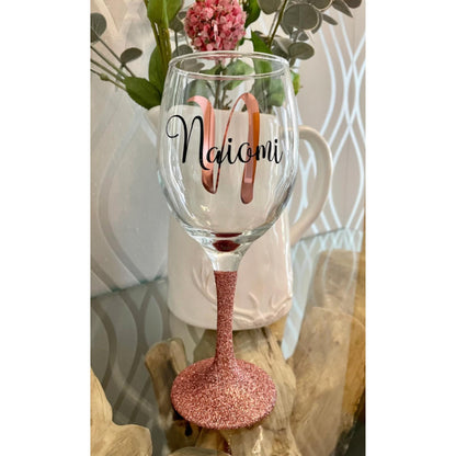 Glitter-bottomed personalised wine glass with monogram design. Ideal birthday gift for her – perfect for girls, mum, aunt, nan, gran or grandma. Great for 16th, 18th, 21st, 25th, 30th, 40th, 50th, 60th or 70th celebrations. Custom glass by Winney Hill